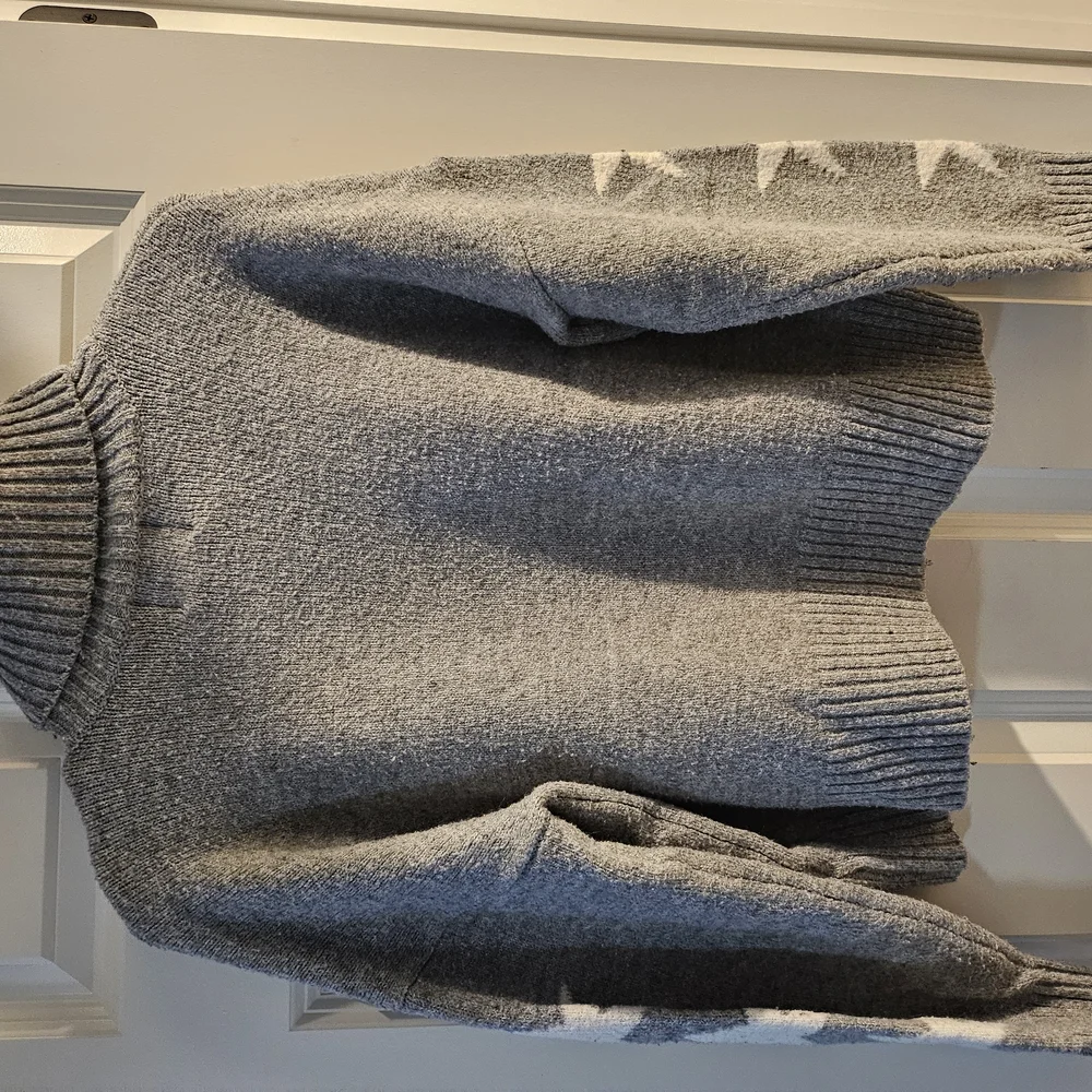 Gray Star Pattern Sweater - Picture 2 of 3